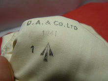 Charger l'image dans la galerie, Original WW2 British Army Gunners Winter White Gloves - Dated 1941 - The Militaria Shop