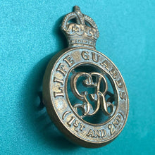 Load image into Gallery viewer, Original WW1 British Army 1st & 2nd Life Guards Cap Badge George V - The Militaria Shop