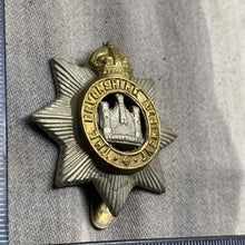 Load image into Gallery viewer, Original WW2 British Army The Devonshire Regiment Cap Badge - The Militaria Shop