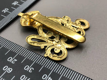 Charger l'image dans la galerie, Original WW1 British Army Cap Badge - Army Pay Corps - The Militaria Shop