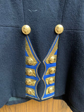 Charger l'image dans la galerie, RARE British Army Victorian musicians dress tunic with gilt buttons - original. - The Militaria Shop