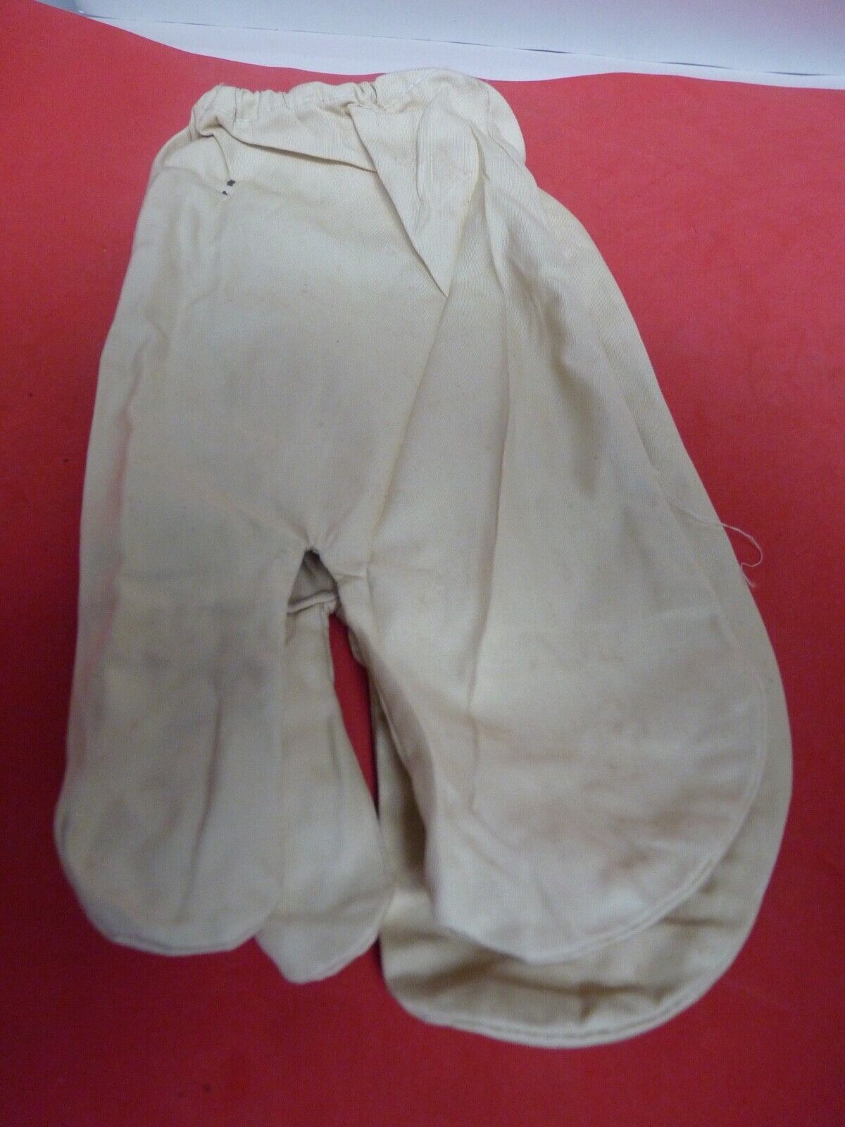 Original WW2 British Army Gunners Winter White Gloves - 1942 - The Militaria Shop