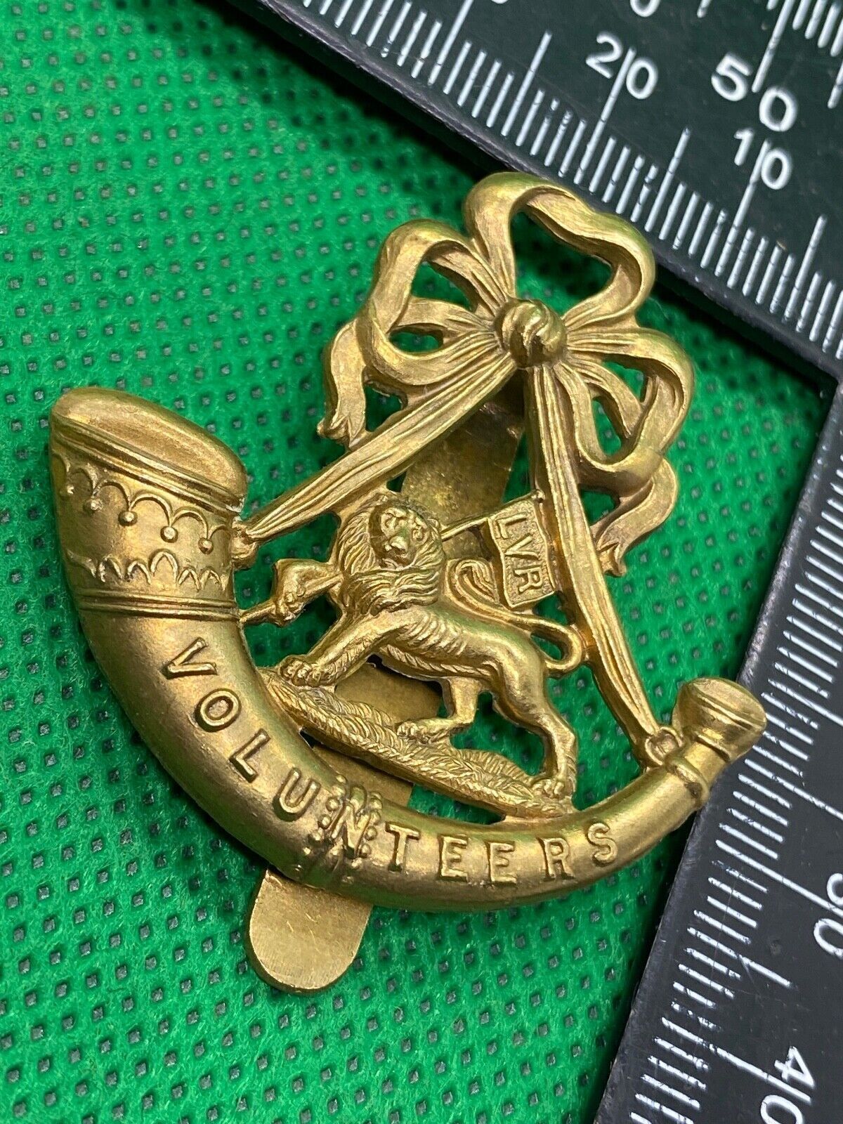 WW1 British Army London Volunteer Rifles VTC Cap Badge with rear slider - The Militaria Shop