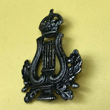 Load image into Gallery viewer, Original WW2 British Army Musicians Cap Badge - The Militaria Shop