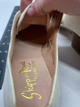 Load image into Gallery viewer, Original WW2 British Army Women's White Summer Shoes - ATS WAAF - Size 240 - The Militaria Shop