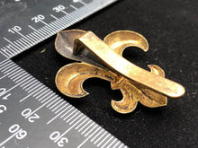 Load image into Gallery viewer, Original WW2 British Army Manchester Regiment Fleur De Lys Cap Badge - The Militaria Shop