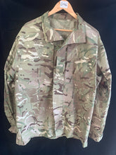 Charger l'image dans la galerie, Genuine British Army Warm Weather Jacket MTP Camouflage - 180/104 - The Militaria Shop