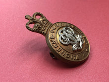 Charger l'image dans la galerie, Genuine British Army 7th Queen's Own Hussars Cap Badge - The Militaria Shop