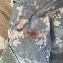 Lade das Bild in den Galerie-Viewer, Geuine US Combat Uniform - Medium Regular - 41" Chest - The Militaria Shop