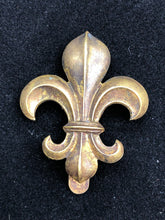 Load image into Gallery viewer, Original WW2 British Army Manchester Regiment Fleur De Lys Cap Badge - The Militaria Shop