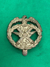 Charger l'image dans la galerie, Genuine Kuwait Army Regimental Cap Badge - The Militaria Shop