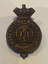 Lade das Bild in den Galerie-Viewer, Original Victorian Crown British Army Grenadier Guards Cap Badge - The Militaria Shop