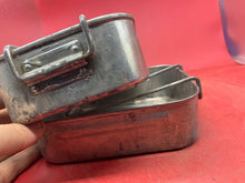 Lade das Bild in den Galerie-Viewer, Original WW2 British Army Soldiers Mess Tin Set - Two Piece - Fold Out Handles - The Militaria Shop