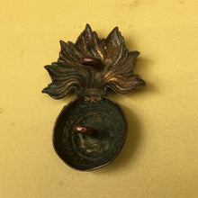 Charger l'image dans la galerie, Original Victorian Era British Army The Royal Fusiliers Cap Badge - The Militaria Shop