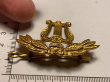 Load image into Gallery viewer, Musicians Badge - British Army Staybrite Cap Badge - The Militaria Shop