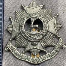 Load image into Gallery viewer, Original WW2 British Army Bedfordshire & Hertfordshire Regiment Cap Badge - The Militaria Shop