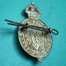 Load image into Gallery viewer, Original WW1 British Army Household Battalion Cap Badge - The Militaria Shop