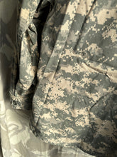 Charger l'image dans la galerie, Vintage US Army Combat Uniform Tactical Digital Camouflage Jacket - 40" Che - The Militaria Shop