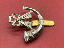 Load image into Gallery viewer, WW1 / WW2 British Army Light Infantry Regiment Cap Badge. - The Militaria Shop