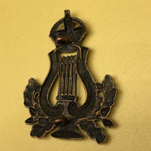 Load image into Gallery viewer, Original WW2 British Army Musicians Cap Badge - The Militaria Shop