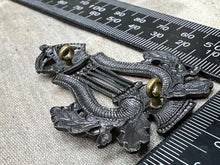 Load image into Gallery viewer, Original WW2 British Army Musicians Cap Badge - The Militaria Shop