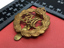 Load image into Gallery viewer, Original WW2 British Army Cap Badge - Royal Armoured Corps - The Militaria Shop