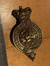 Load image into Gallery viewer, Original Monmouthshire Regiment (South Wales Borders) Post 1881 Glengarry Badge - The Militaria Shop