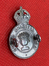 Load image into Gallery viewer, Original WW1 / WW2 British Army - Army Catering Corps Cap Badge - The Militaria Shop