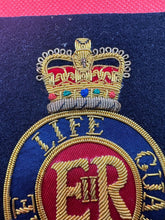 Lade das Bild in den Galerie-Viewer, British Army Bullion Embroidered Blazer Badge - The Life Guards - The Militaria Shop