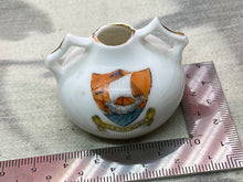 Lade das Bild in den Galerie-Viewer, Original Vintage Crested China Ware Jug - Isle of Wight - The Militaria Shop