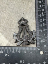Load image into Gallery viewer, Original WW2 British Army Musicians Cap Badge - The Militaria Shop