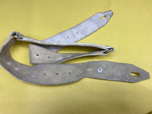 Lade das Bild in den Galerie-Viewer, Original British Army White Buff Leather Guards Belt - The Militaria Shop