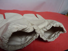 Load image into Gallery viewer, Original WW2 British Army Gunners Winter White Gloves - The Militaria Shop