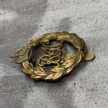 Charger l'image dans la galerie, Original WW2 British Army Royal Armoured Corps Cap Badge - The Militaria Shop