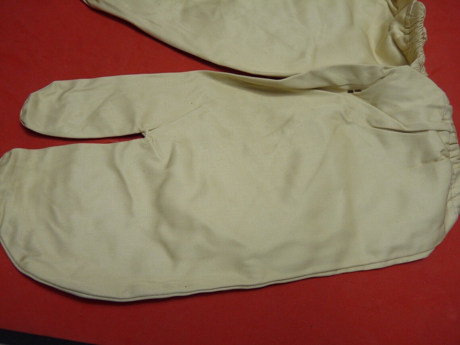 Original WW2 British Army Gunners Winter White Gloves - Dated 1942 - The Militaria Shop