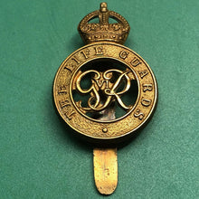 Load image into Gallery viewer, Original WW1 British Army Life Guards Cap Badge George V - The Militaria Shop