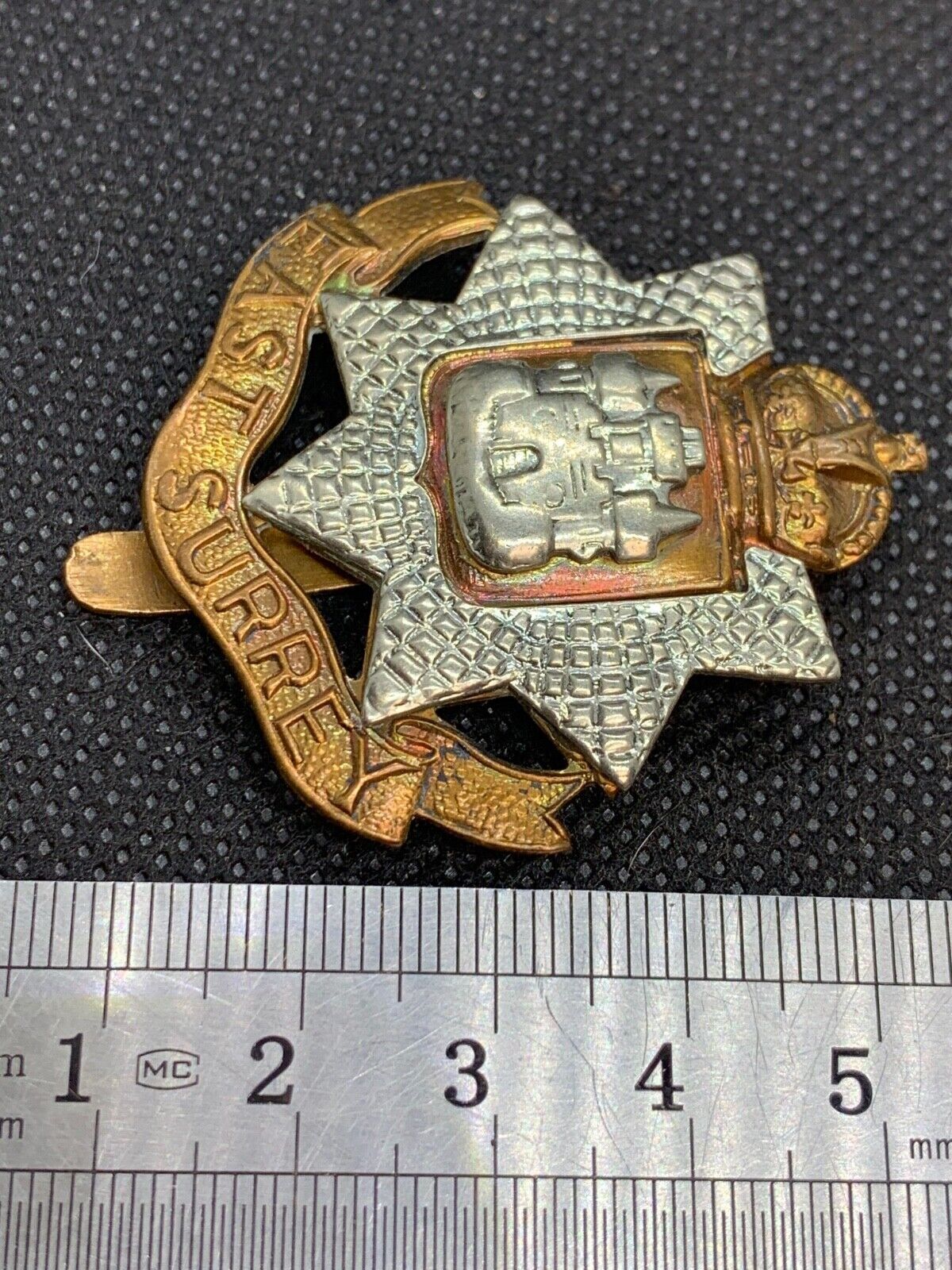 Original WW2 British Army East Surrey Kings Crown Brass Cap Badge - The Militaria Shop