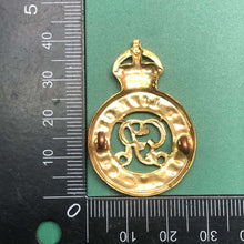 Load image into Gallery viewer, Original WW1 British Army Second Life Guards Cap Badge George V - The Militaria Shop