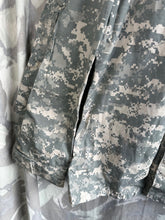 Charger l'image dans la galerie, Vintage US Army Combat Uniform Tactical Digital Camouflage Jacket - Small / Long - The Militaria Shop