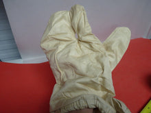 Load image into Gallery viewer, Original WW2 British Army Gunners Winter White Gloves - 1942 - The Militaria Shop