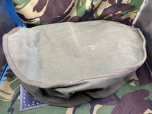 Charger l'image dans la galerie, British Army 44 Pattern Water Carrying Bottle & Shoulder Strap for Medics/Gr - The Militaria Shop