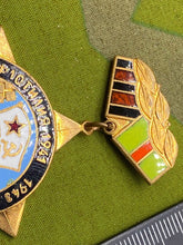 Charger l'image dans la galerie, 1980's/90's Era Soviet Naval Mariner's Award / Badge in Excellent - The Militaria Shop