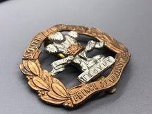 Lade das Bild in den Galerie-Viewer, Original WW1 British Army South Lancashire Prince of Wales Volunteers Cap Badge - The Militaria Shop