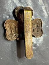 Load image into Gallery viewer, Original British Army WW1 Southern Irish Horse Regiment Cap Badge - The Militaria Shop