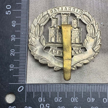 Charger l'image dans la galerie, Original WW2 British Army Northamptonshire Regiment Cap Badge - The Militaria Shop
