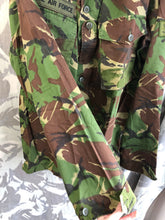 Load image into Gallery viewer, Size 190/104 - Vintage British Army DPM Lightweight Combat Jacket Smock - The Militaria Shop