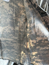 Charger l'image dans la galerie, Vintage US Army Combat Uniform Tactical Digital Camouflage Jacket - 40" Che - The Militaria Shop