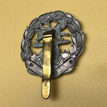 Load image into Gallery viewer, Original WW2 British Army Hampshire Regiment Cap Badge - The Militaria Shop