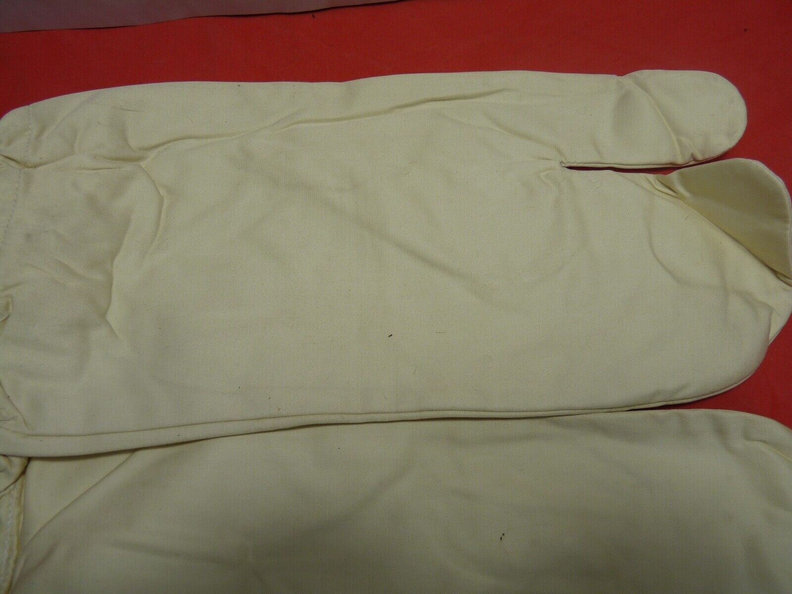 Original WW2 British Army Gunners Winter White Gloves - Dated 1941 - The Militaria Shop