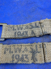 Charger l'image dans la galerie, Original WW2 British Army 37 Pattern Brace Adaptors Pair - 1943 Dated - The Militaria Shop